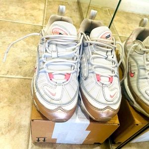 Nike Women’s Air Max Shoes in White (In a very good condition)